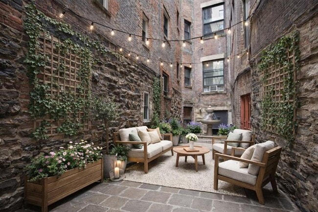 Building Photo - 326 E 35th St