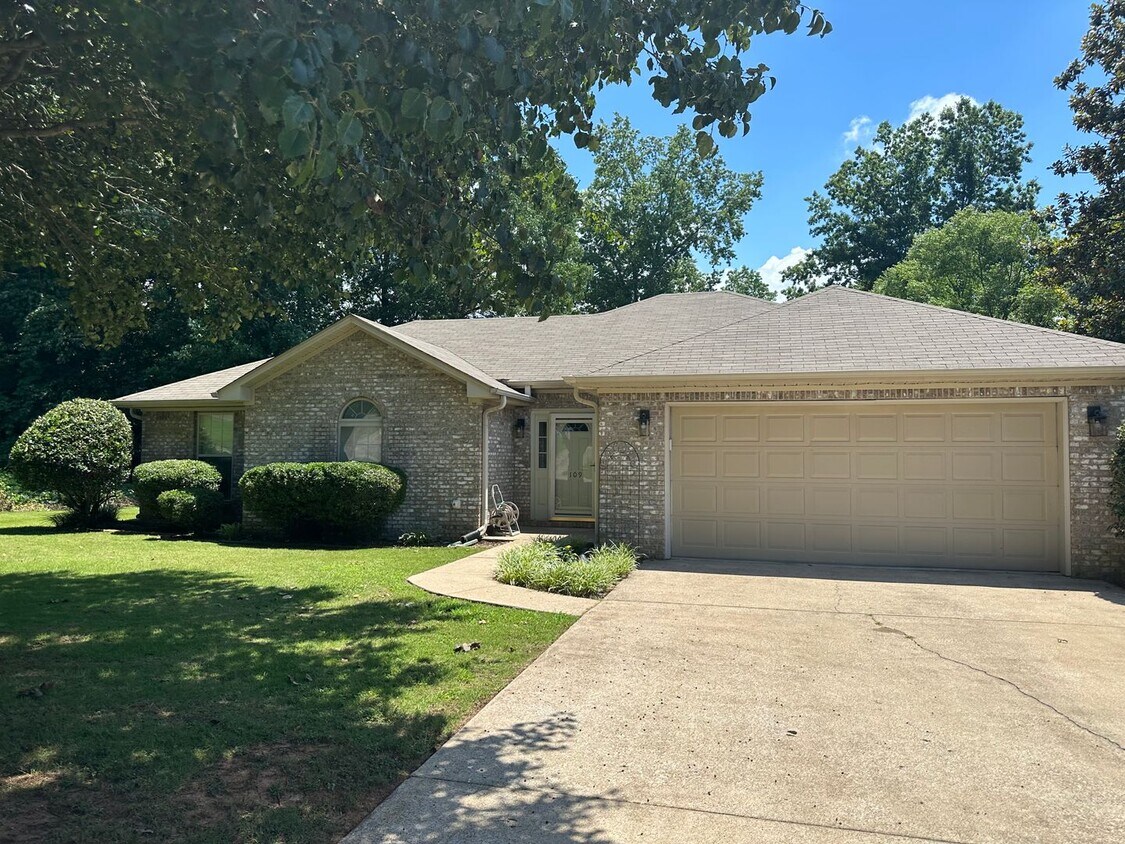 Primary Photo - 3 bed/2 bath home in North Florence
