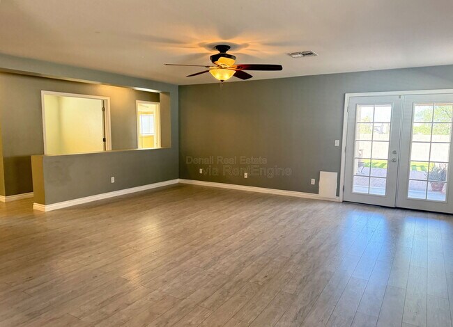 Foto del edificio - 10449 E Bridgeport St