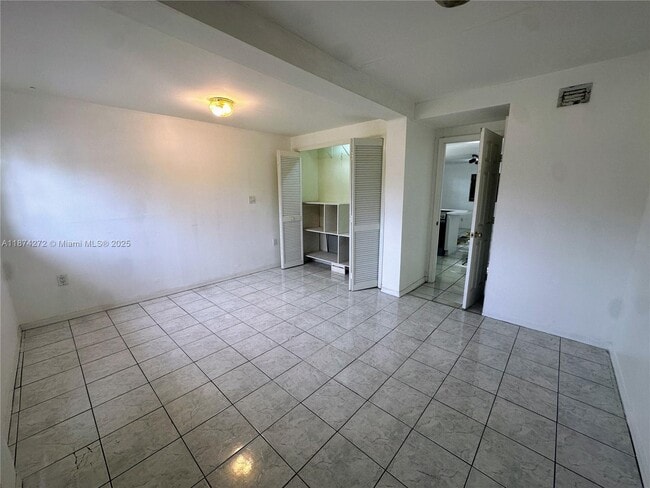 Building Photo - 1321 SW 14th Ave