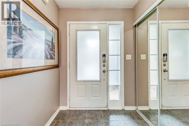 Building Photo - 381 Kittridge Rd