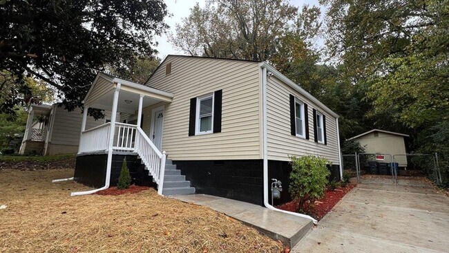 Foto del edificio - BEAUTIFULLY RENOVATED 2br/1ba home!! - In ...