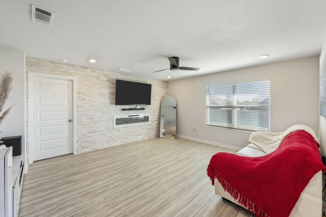 Foto del edificio - 4735 Airmen Dr