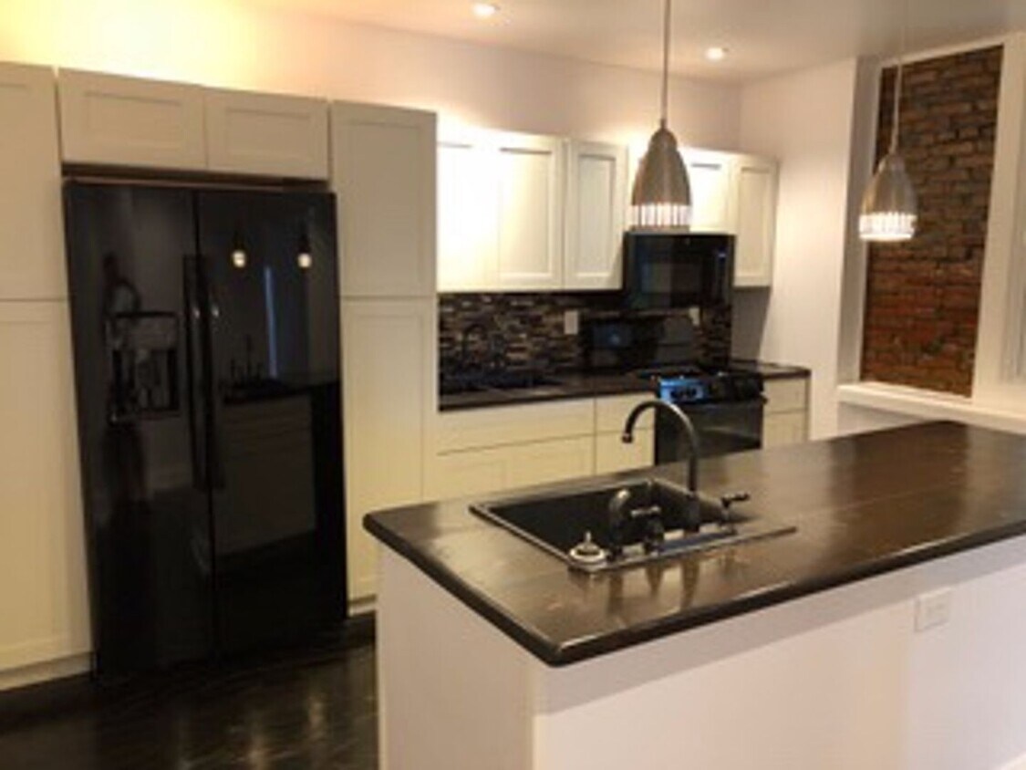 Foto principal - 6062 Butler St