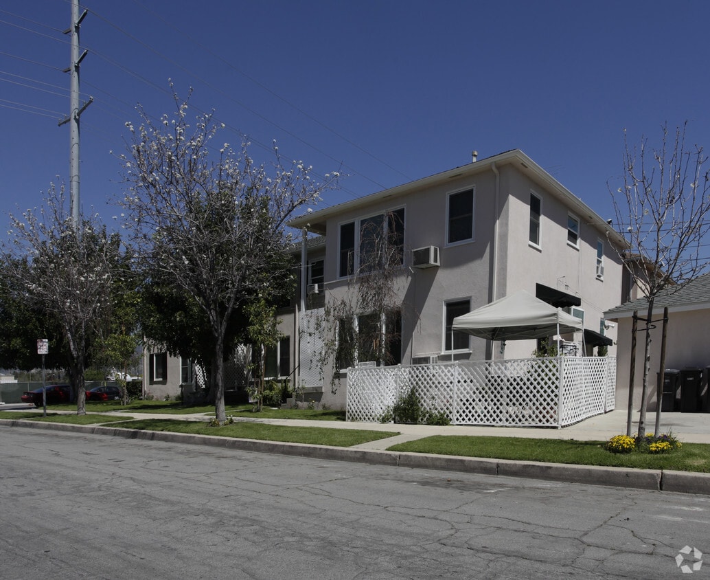 Building Photo - 1920 W Verdugo Ave