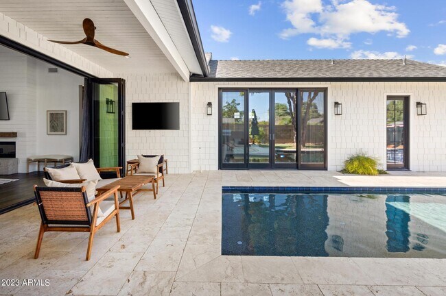 Building Photo - 4426 E Weldon Ave