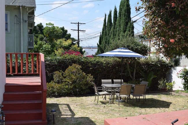 Sunset views & Baldwin Hills view included - 2013 S West View St