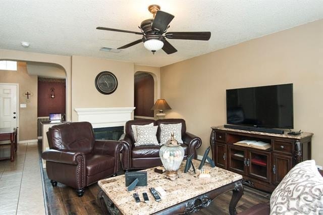 Building Photo - 620 Alcove Dr