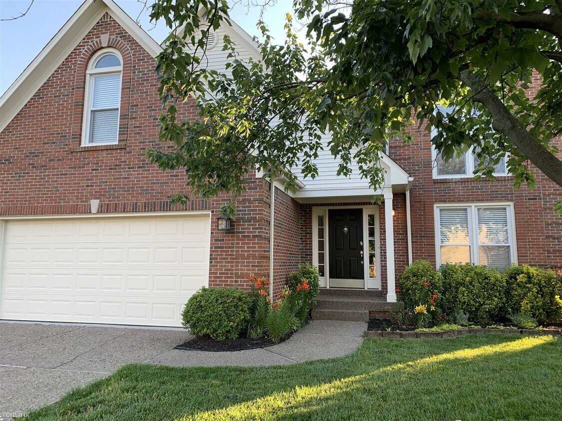 4 br, 2.5 bath House 4330 Brownsboro Gle... House Rental in