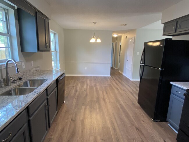 Building Photo - 6591 Lauren Dr W