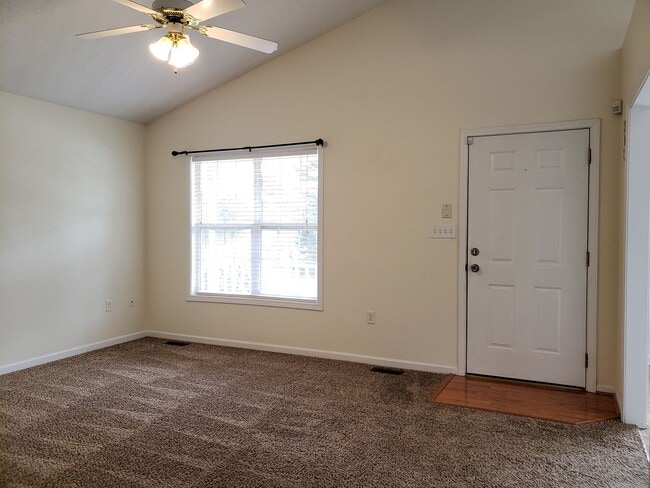 Building Photo - 3 Bedroom home in CreekSide Village