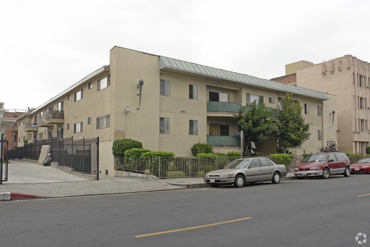 Primary Photo - 252 S Mariposa Ave
