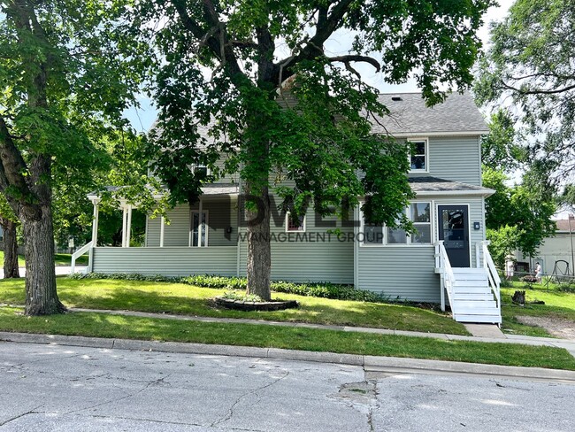 Building Photo - 527 Boone St