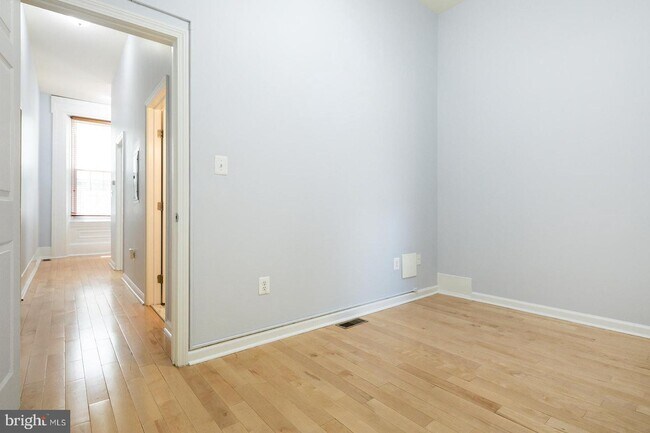 Building Photo - 411 S 9th St