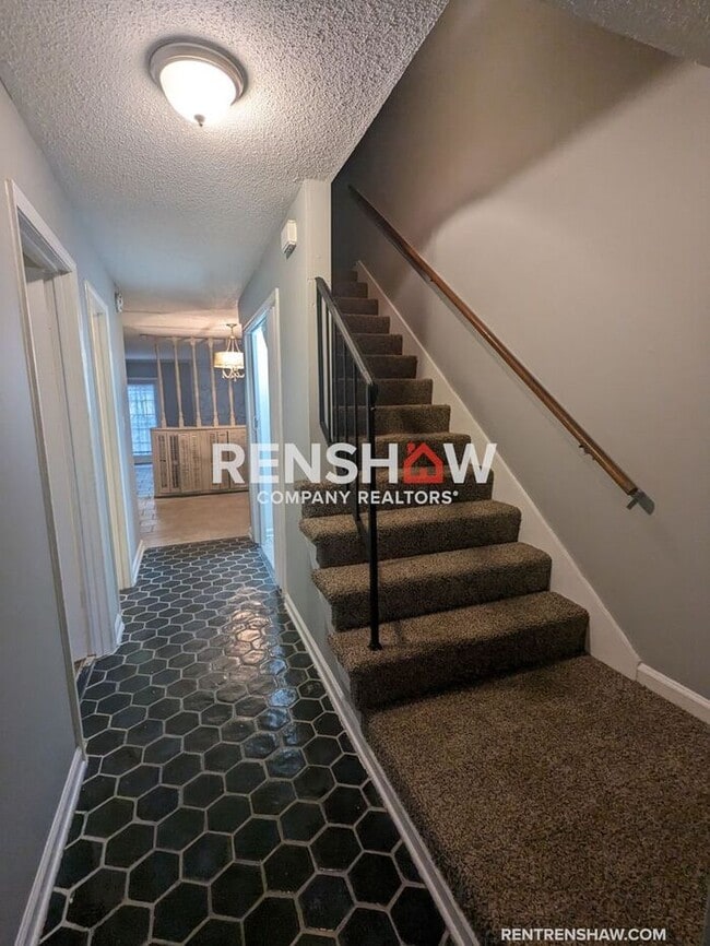 Building Photo - Whitehaven Townhouse - 3 Bed / 1.5 Bath - ...