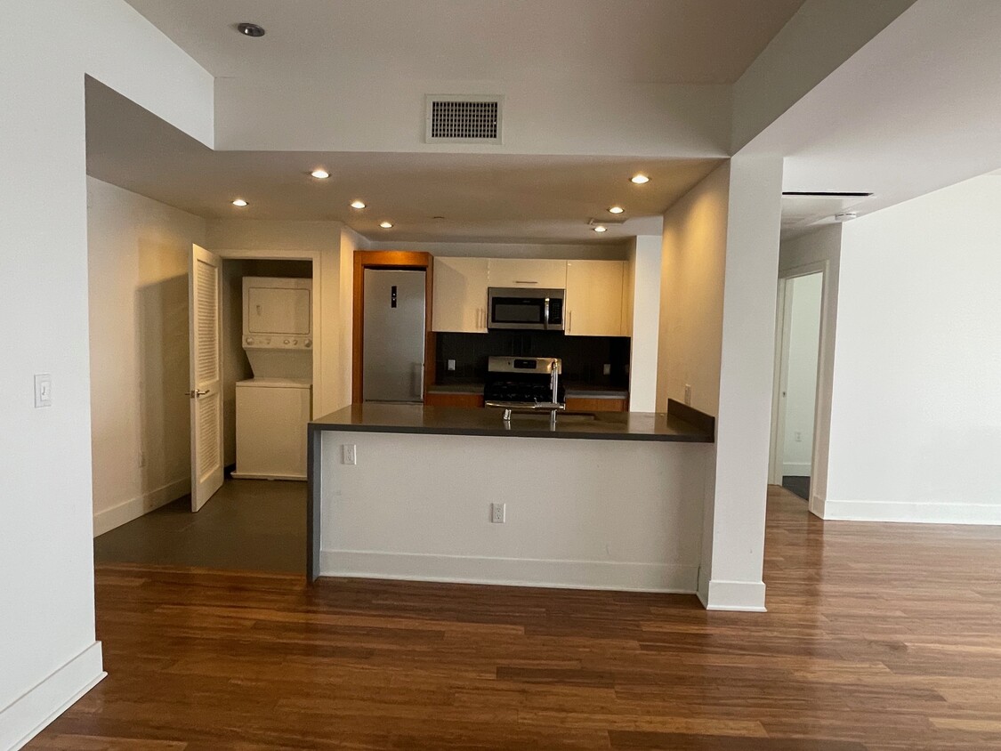 Newly built kitchen with refrigerator, washer,dryer & refrigerator . - 1700 Sawtelle Blvd