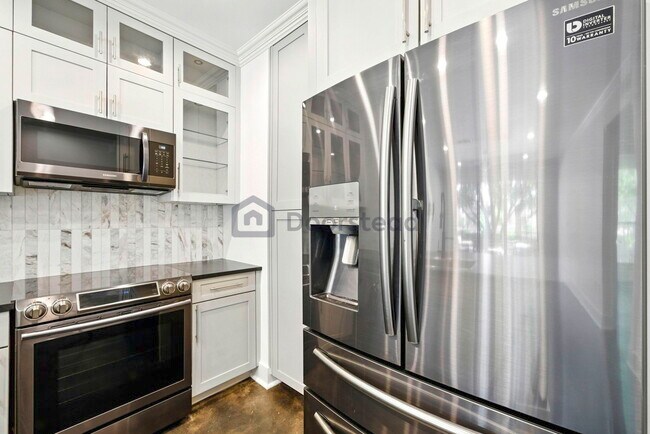 Foto del edificio - 4414 Cedar Springs Rd