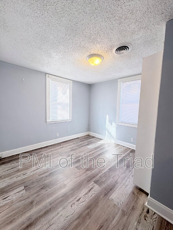 Building Photo - 317 Woodbury St