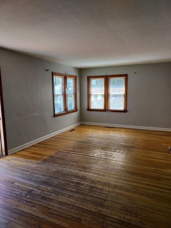 Building Photo - 3320 S Schultz Dr