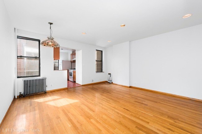 Foto del edificio - 128 Nassau Ave