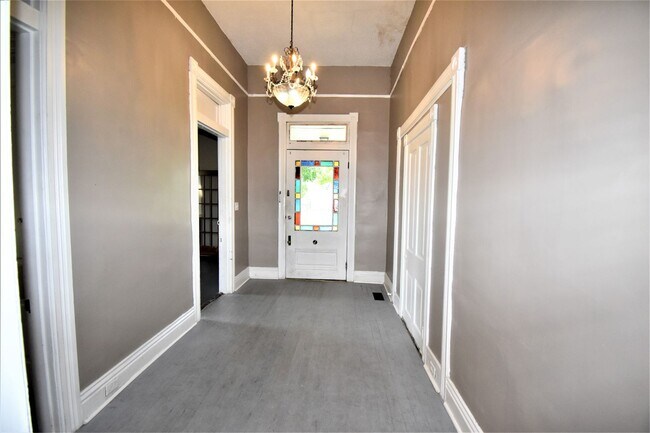 Building Photo - Marion St - 123