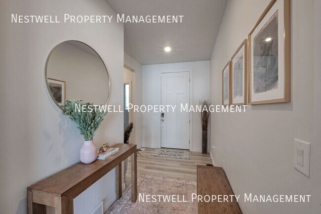 Foto del edificio - 2561 N Geranium Dr