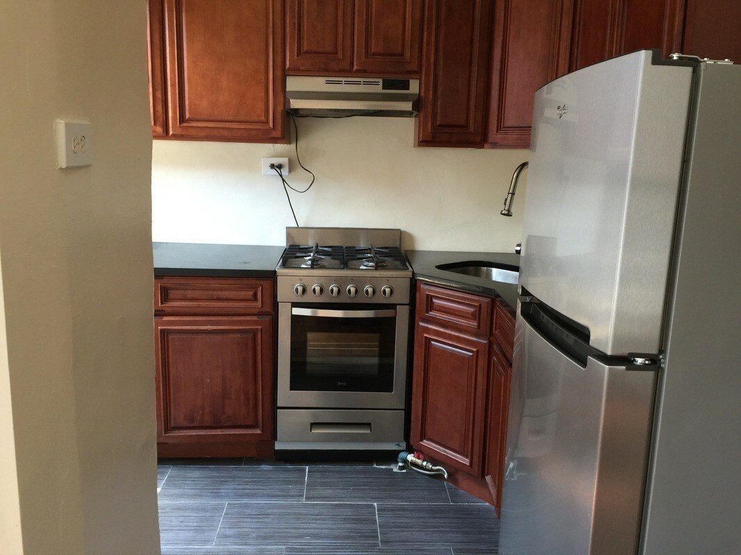 Building Photo - 2121 Beekman Pl