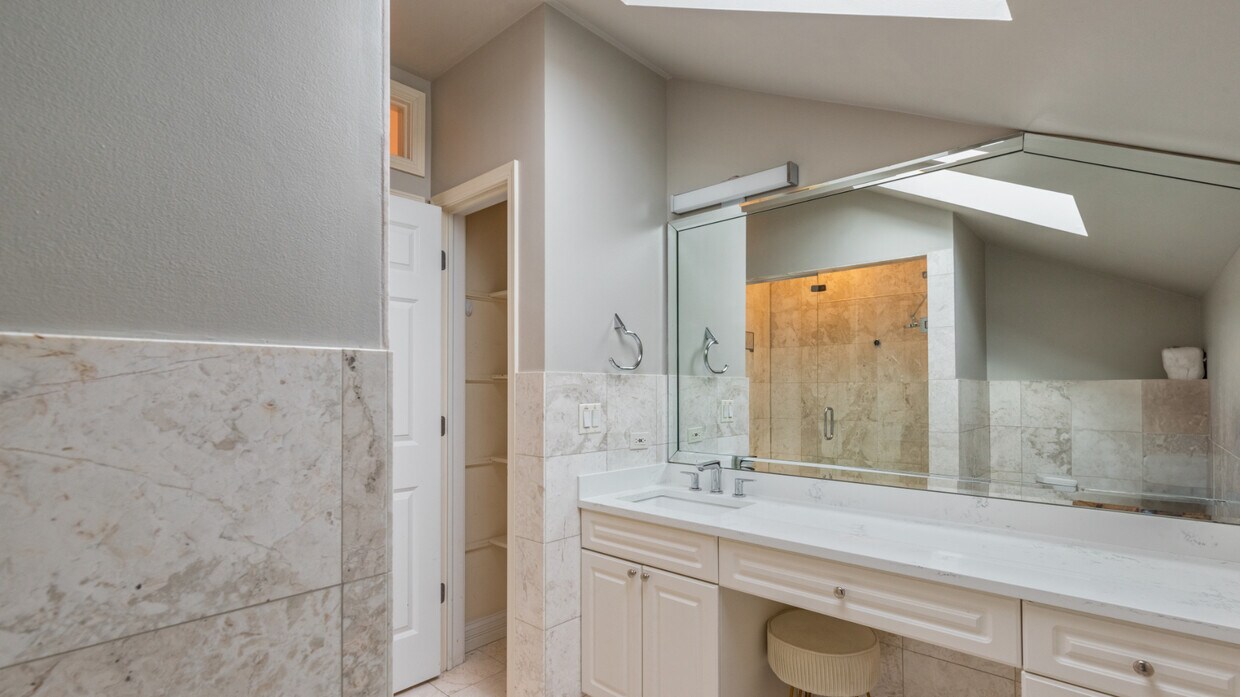 Foto principal - 852 W Roscoe St