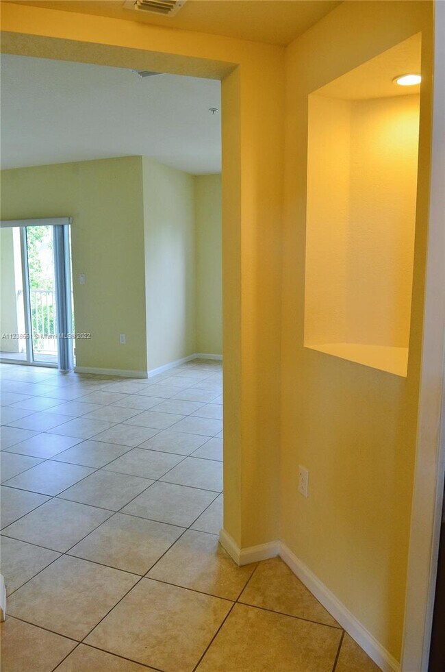 Foto del edificio - 8960 NW 97th Ave