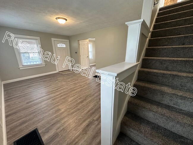 Building Photo - Newly updated 2 Bed 1 bath Home