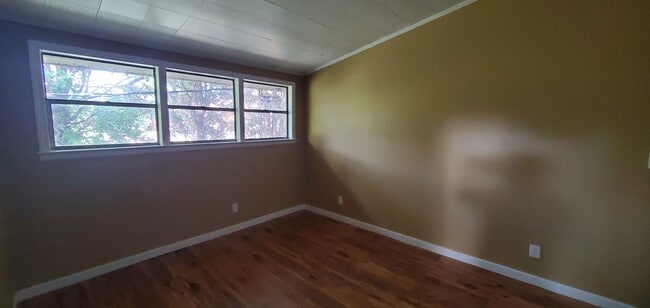 Building Photo - 1631 W Rotary Dr