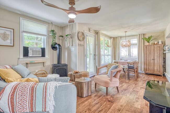 Photo du bâtiment - 903 Lakeshore Rd