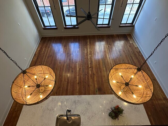 Foto del edificio - 307 W Main St