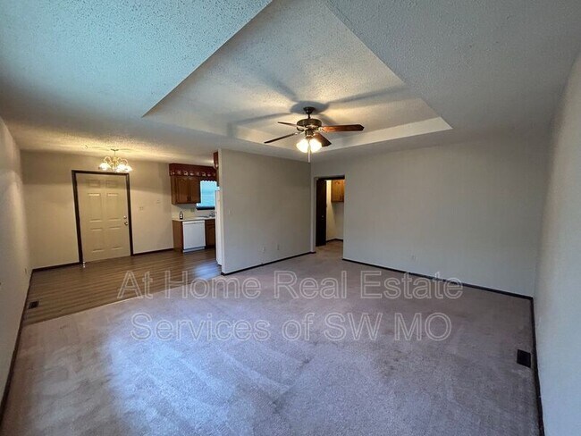 Foto del edificio - 927 N Main St