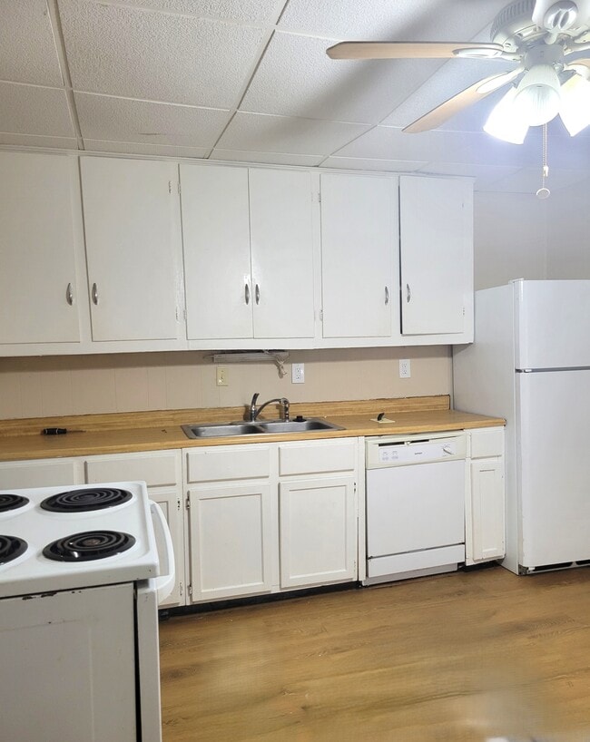 Kitchen - 26 Pound St