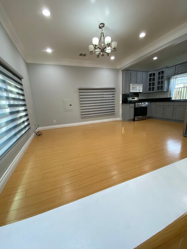 Foto del edificio - 1488 N Allen Ave