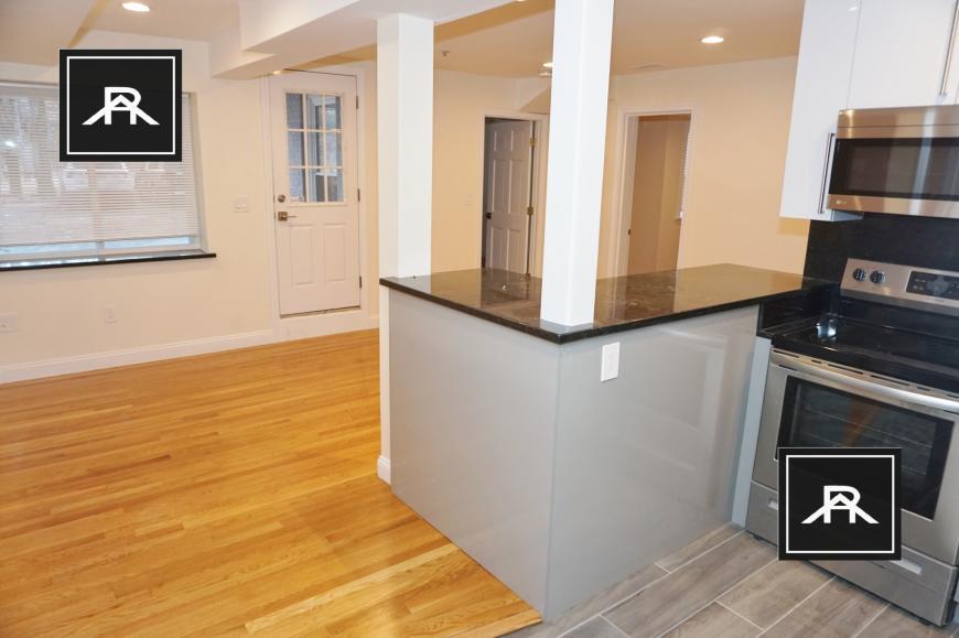 Foto principal - 3 bedroom in Brookline MA 02445