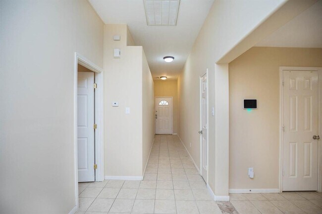 Foto del edificio - 6611 Stonefort Ct