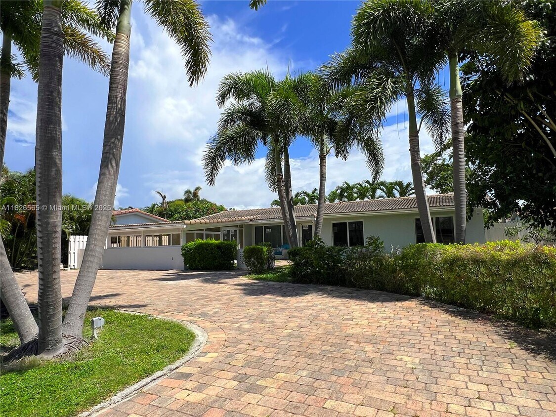 Primary Photo - 1633 SE 5th Ct