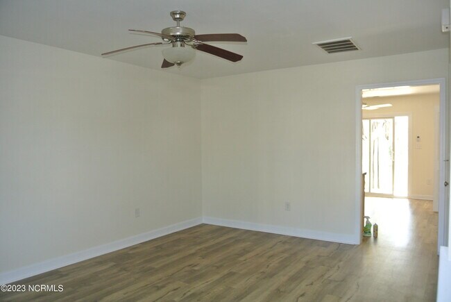 Building Photo - 1302 Pirates Lndg Dr