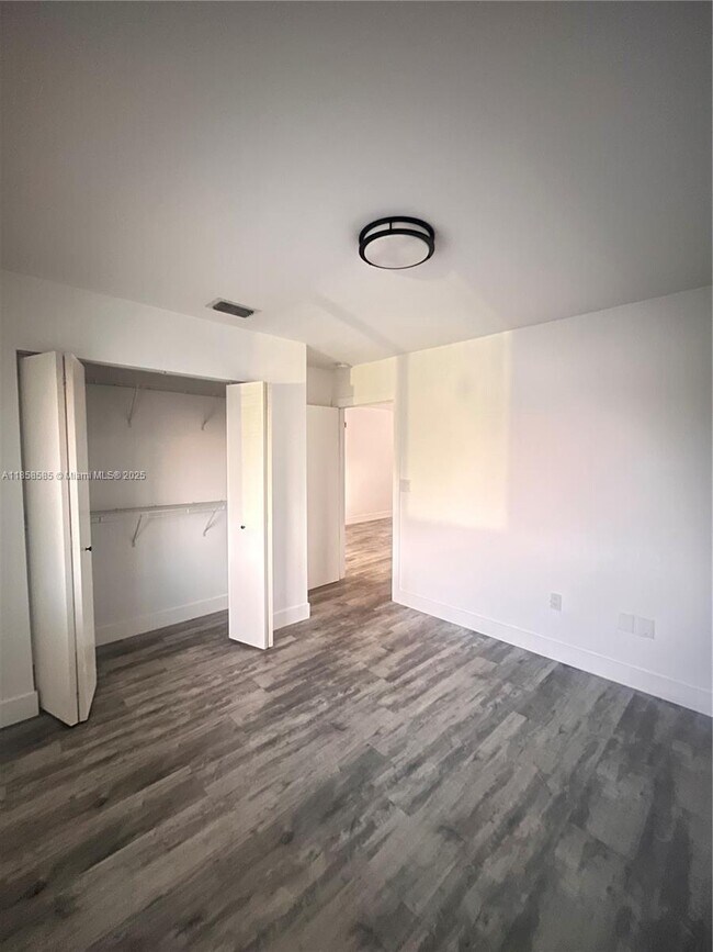 Foto del edificio - 3417 NW 22nd Ave
