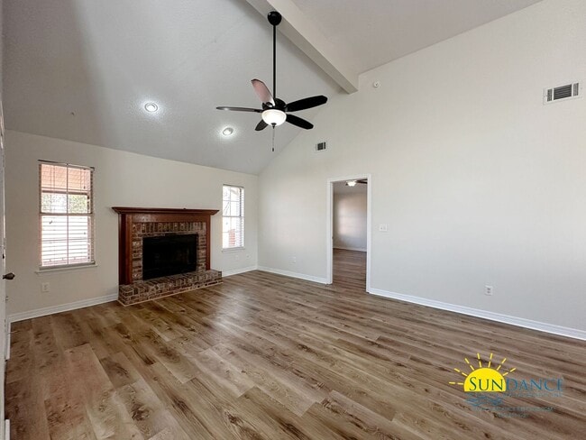 Building Photo - Gorgeous 3 Bedroom Home in Willow Bend