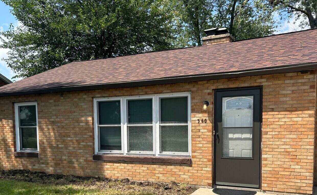 Primary Photo - 360 Montgomery Rd