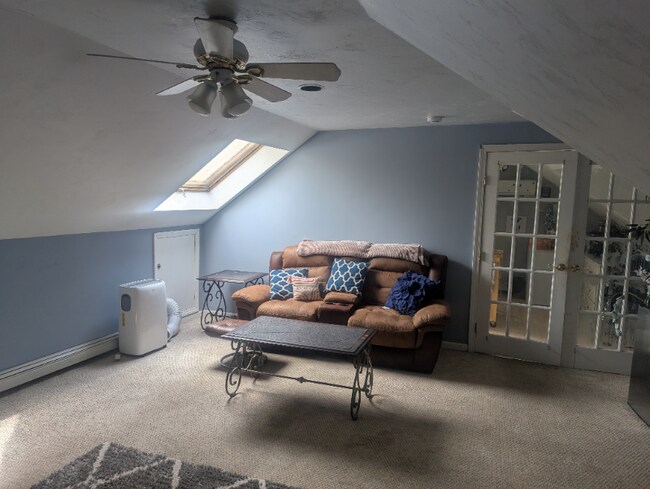 Foto del edificio - 272 Skunknet Rd