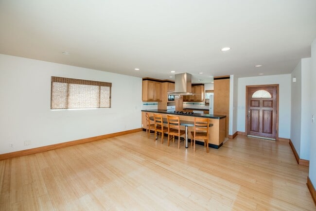 Foto del edificio - 3 Bedroom Single Family Home in the Brea-O...