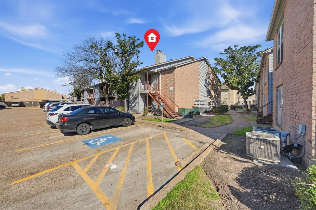 Building Photo - 9350 Country Creek St
