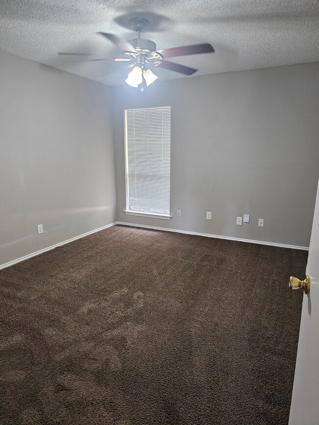 Building Photo - 1815 Sheehan Ct