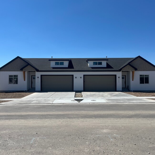 Foto del edificio - 475 River Bend Ln