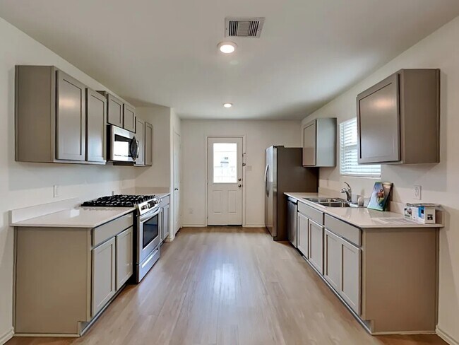 Foto del edificio - 24123 Mustang Run Dr