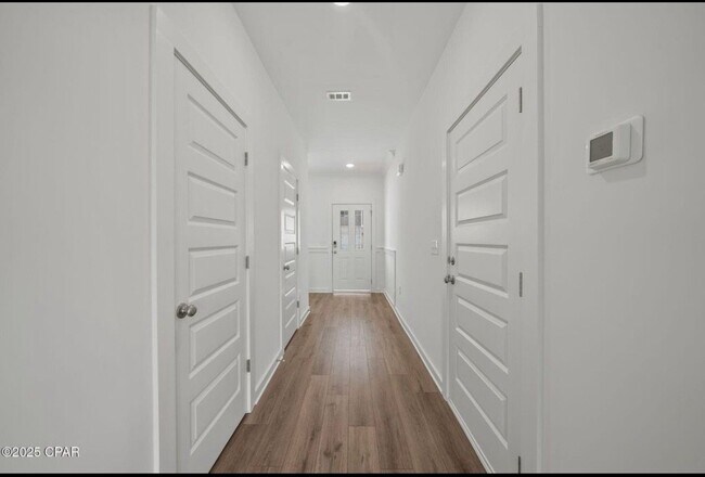 Foto del edificio - 5876 Tyndall Pl